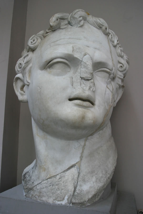 Statue of the head of Domitian
