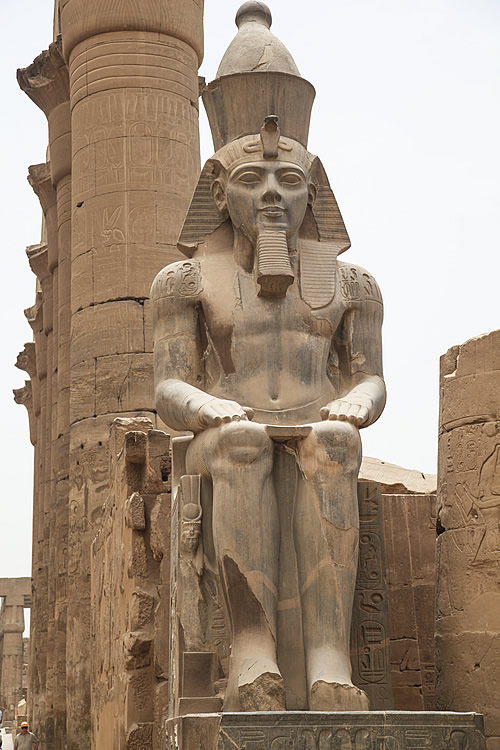  تمثال في معبد الكرنك، مصر 