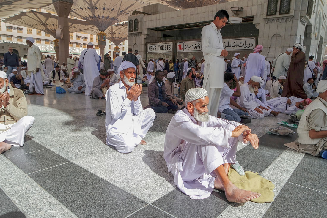Men Praying, Pakistan
